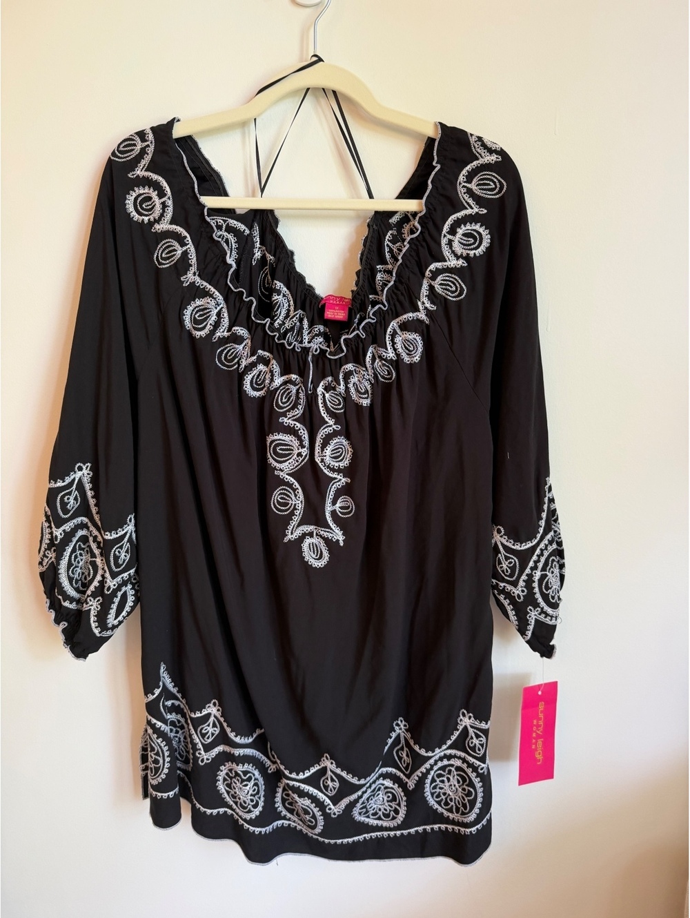 NWT Sunny Leigh Boho Embroidered Top Black White Boat Neck Sz 1X Plus Size Flowy